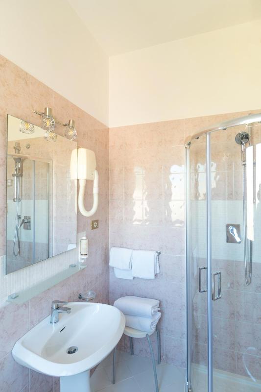 Superior Triple Room image 3