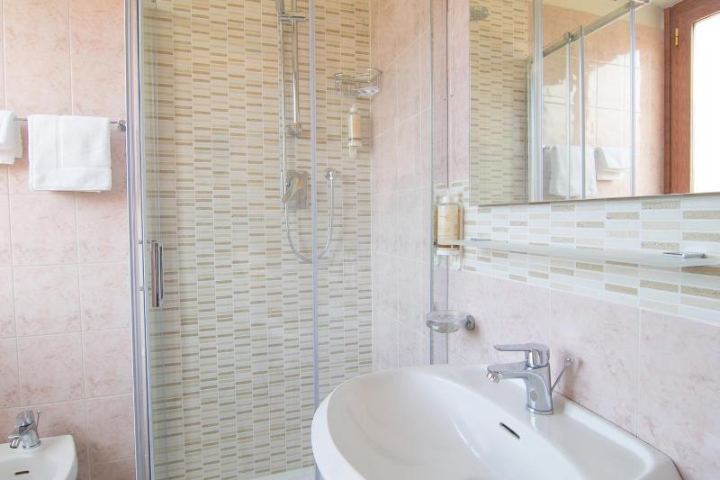 Superior Triple Room image 2