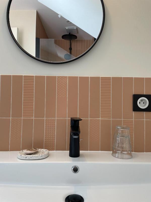 Deluxe Double Room with Side Sea View image 4