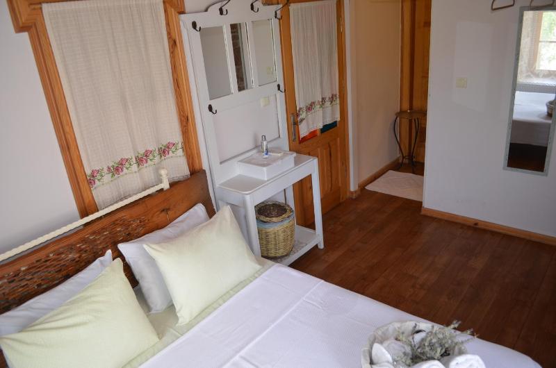 Double Room with Garden View image 2