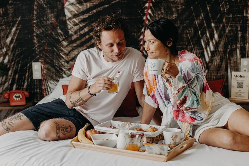 Deluxe Double Room with Side Sea View image 2