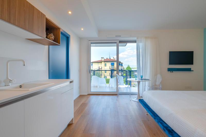 Plaza Lago di Garda Rooms - Rooftop Lakeview & Jacuzzi - image 28
