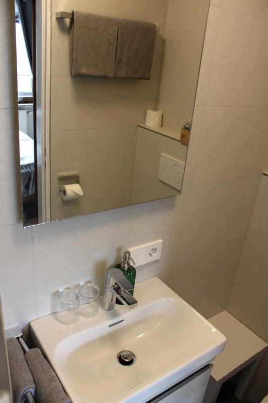 Small Double Room image 3