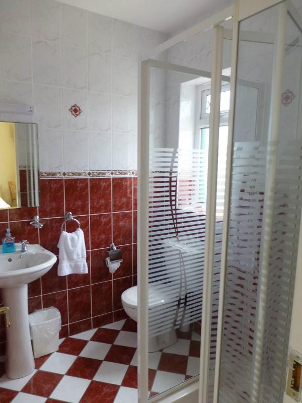 Twin Room image 3