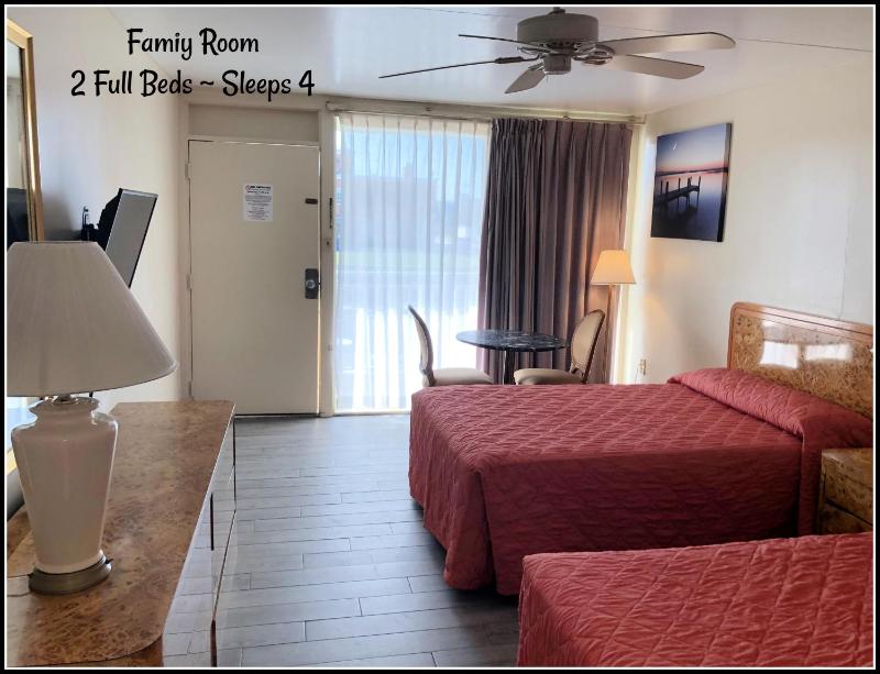 Family Room image 3
