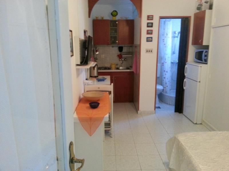 Studio Apartment in Sabunike with Terrace Air Conditioning Wi-Fi (231-3) - image 3