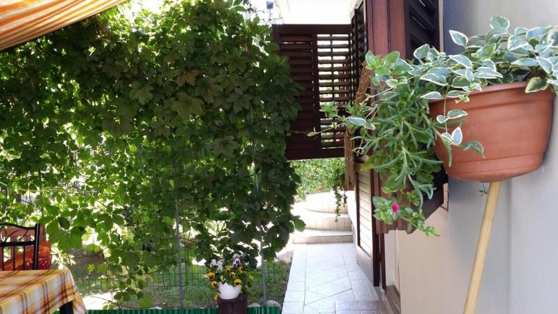 Studio Apartment in Sabunike with Terrace Air Conditioning Wi-Fi (231-3) - image 12