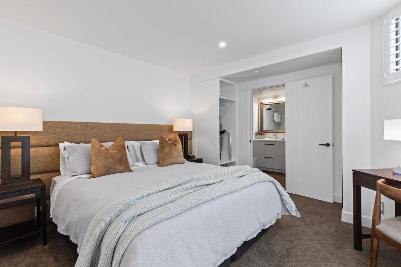 Queenstown House Lakeside - image 7