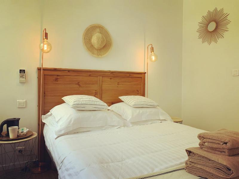 Standard Double Room image 3