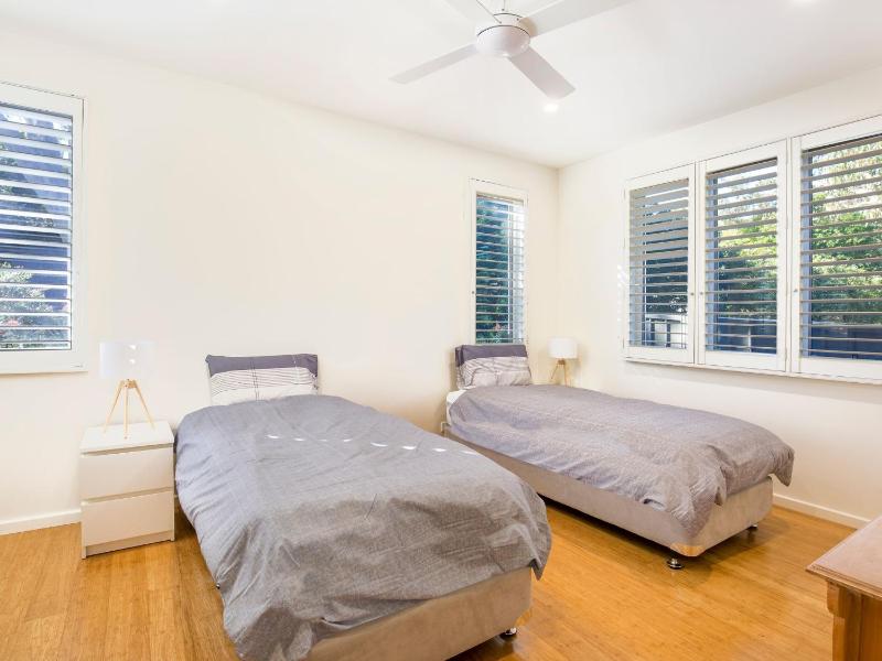Sapphire Sands - Pet Friendly - Community Pool - image 11