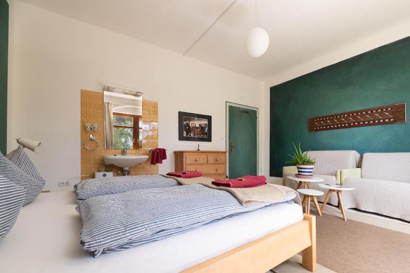 Absteige Innsbruck- Zentrale Ferienapartments - image 2