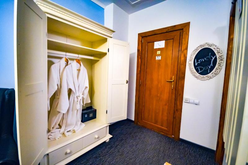 Twin Room image 1