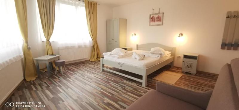 Triple Room with Private Bathroom image 4