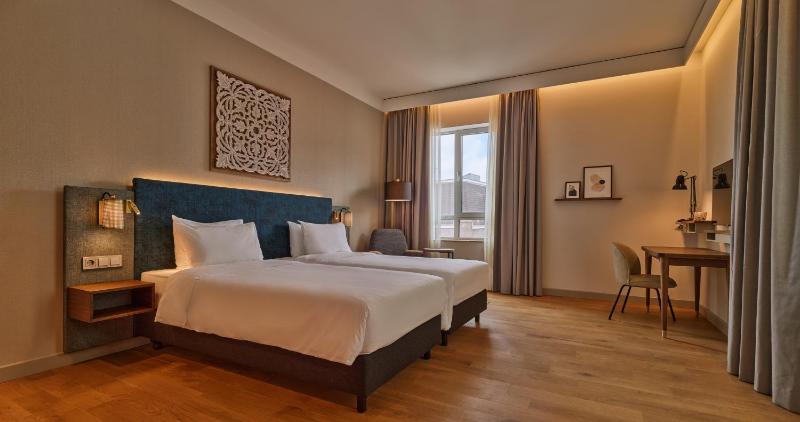 Standard Twin Room image 3