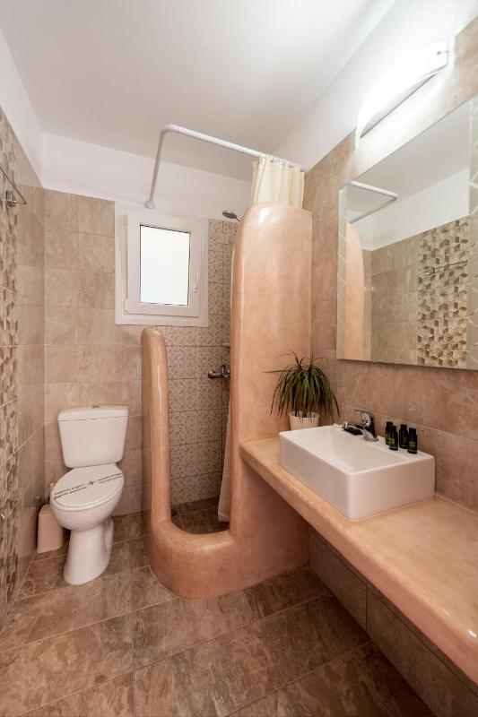 Twin Room with Sea View - Ground Floor image 4