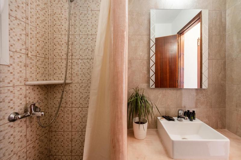 Twin Room with Sea View - Ground Floor image 3