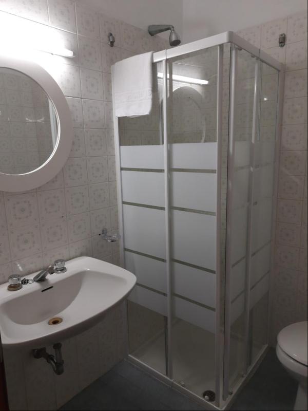 Economy Double or Twin Room image 2