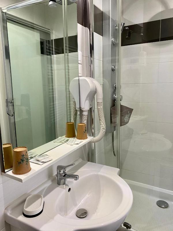 Family Room (2 Adults + 2 Children) image 2