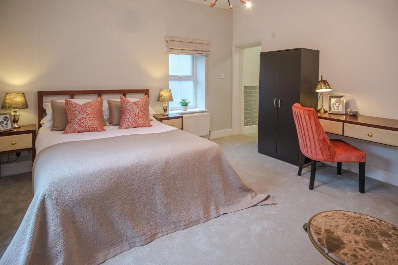 Superior Double Room image 3