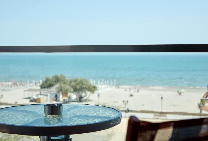 Deluxe Double Room with Balcony and Sea View image 4