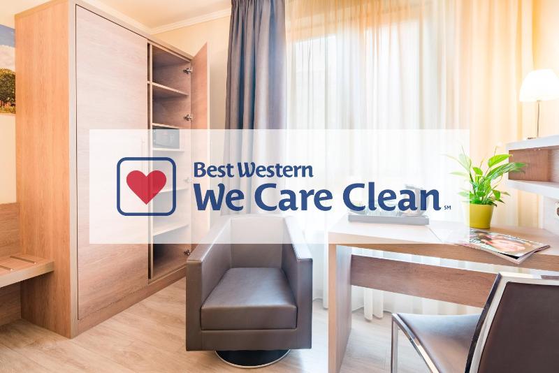 Standard Twin Room image 4