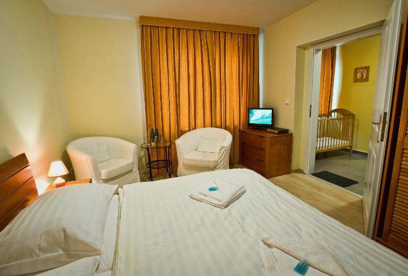 Double Room image 2