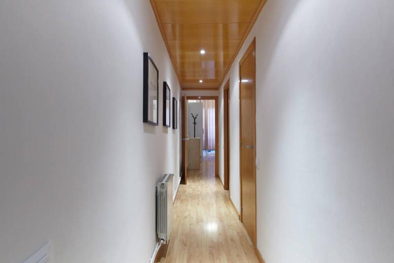 Beautiful apartment in Eixample - image 16