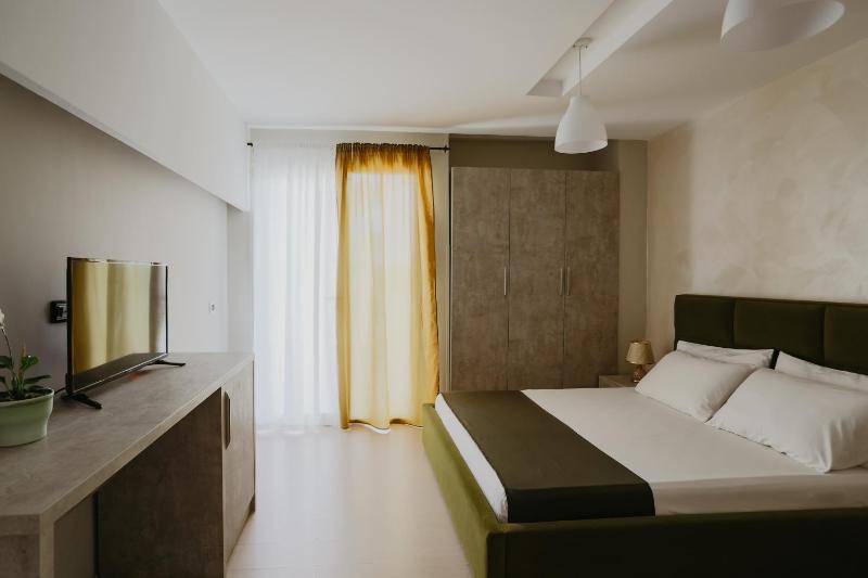 Triple Room with Balcony image 1