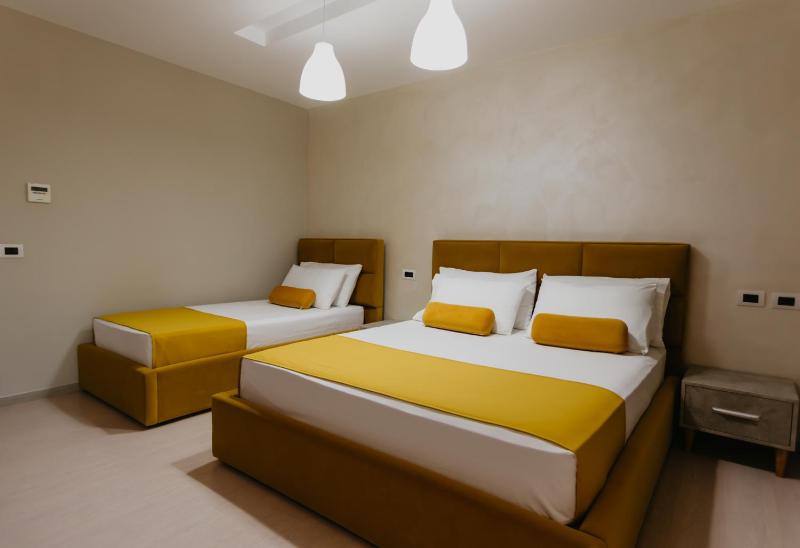 Deluxe Triple Room image 1