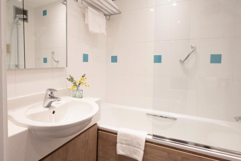Classic Double Room image 2