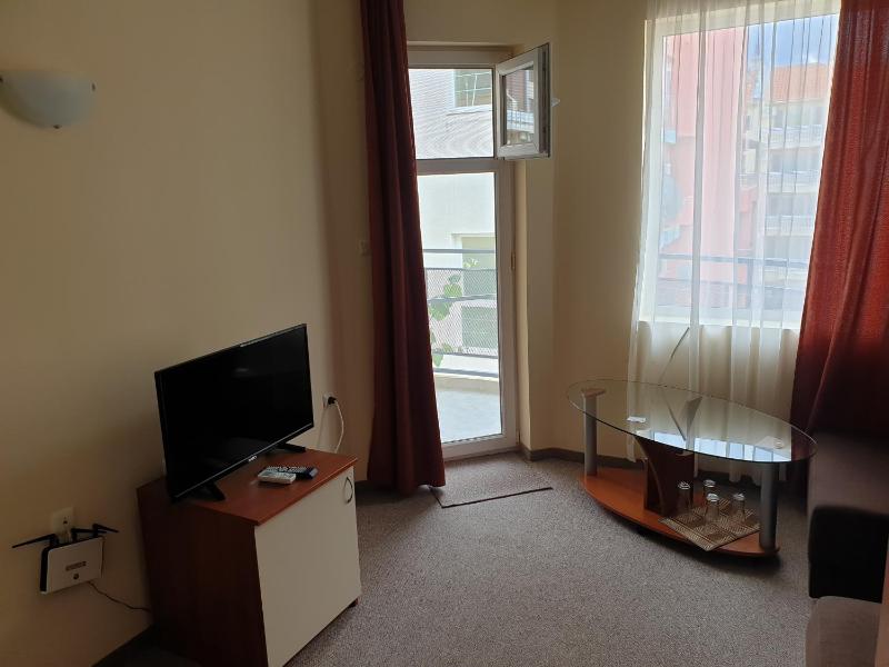 One-Bedroom Suite image 2