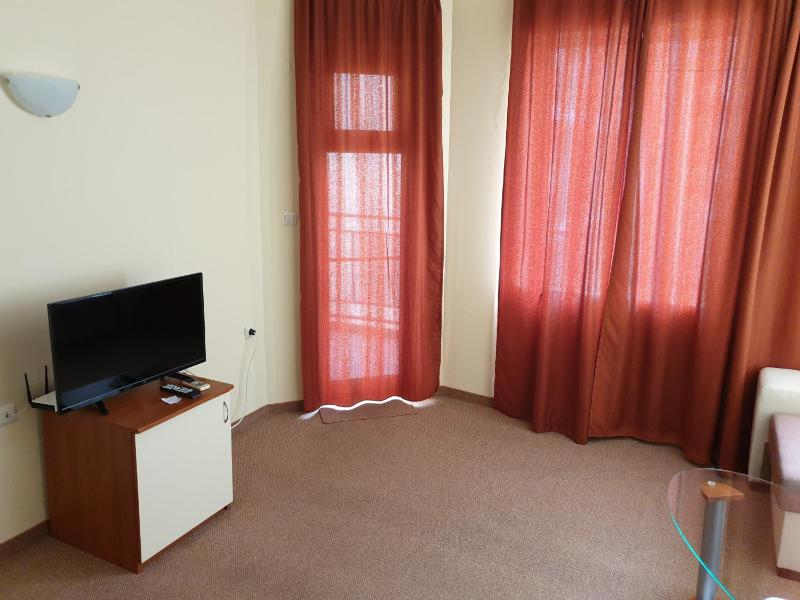 One-Bedroom Suite image 3