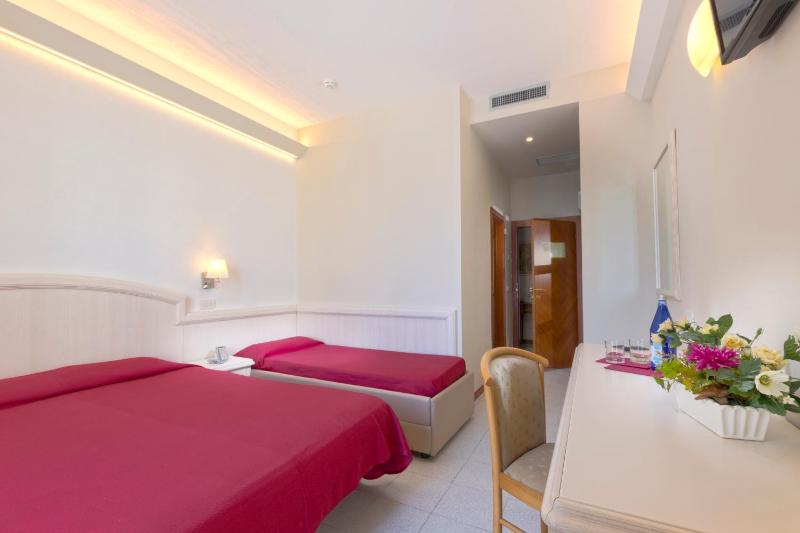 Quadruple Room image 3