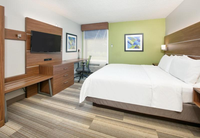 Queen Room - Disability Access image 2