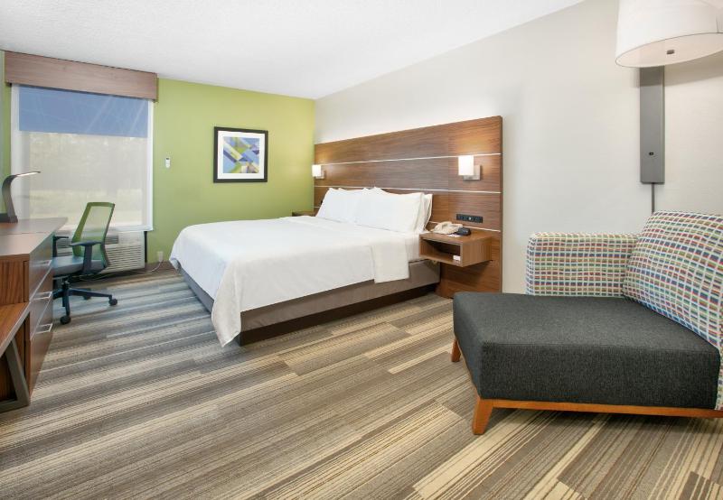 Queen Room - Disability Access image 1
