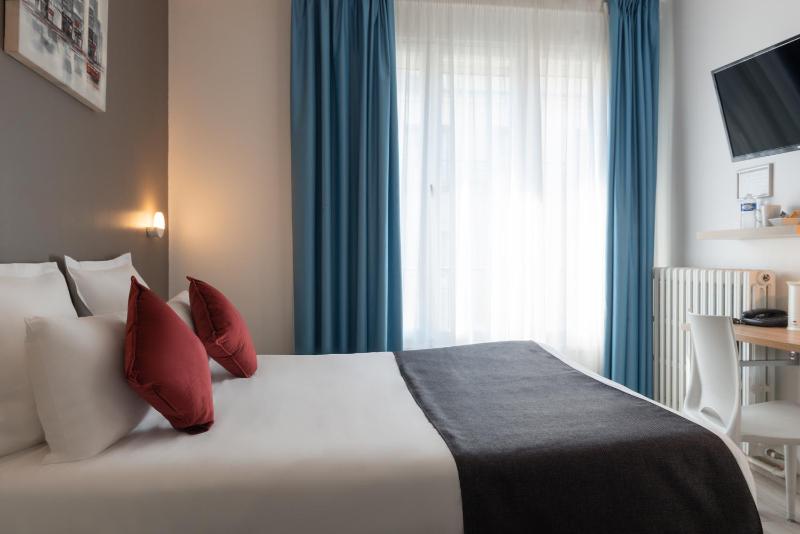 Standard Double Room image 2