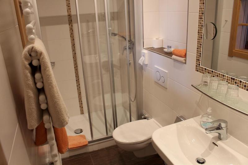 Basic Triple Room image 1