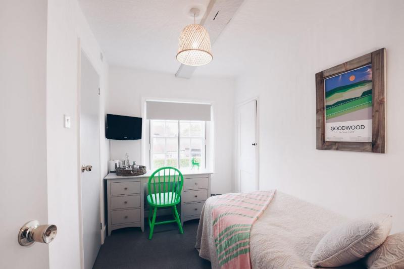 Single Room with Shower image 1