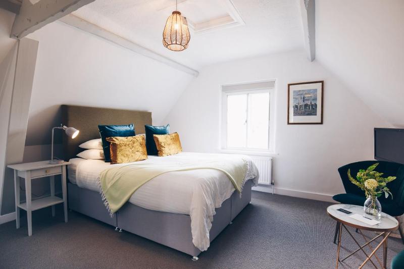 Superior King Room image 1