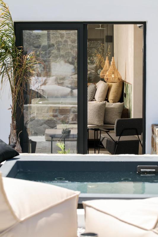 Suite with Hot Tub image 1