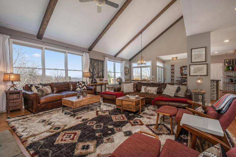 Five-Bedroom Holiday Home image 1