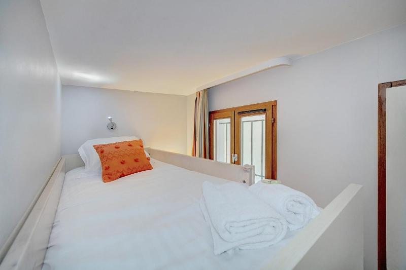 Upstays - 2 Rooms sea view - Swimming pool - image 4