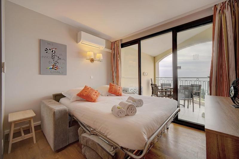 Upstays - 2 Rooms sea view - Swimming pool - image 24