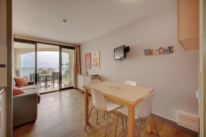 Upstays - 2 Rooms sea view - Swimming pool - image 26