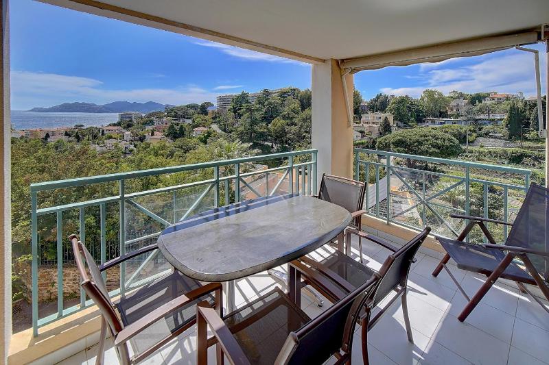 Upstays - 2 Rooms - Renovated - Pool - Parking - image 14