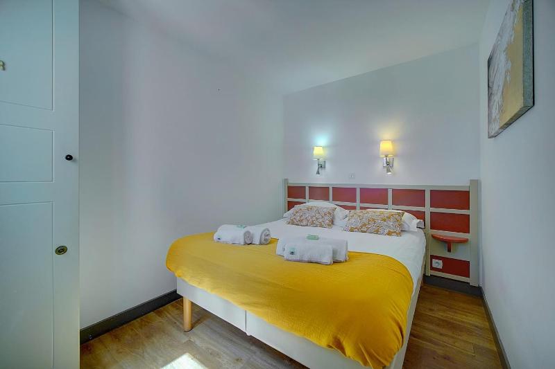 Upstays - 2 Rooms - Renovated - Pool - Parking - image 2