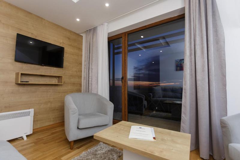 One-Bedroom Apartment image 2