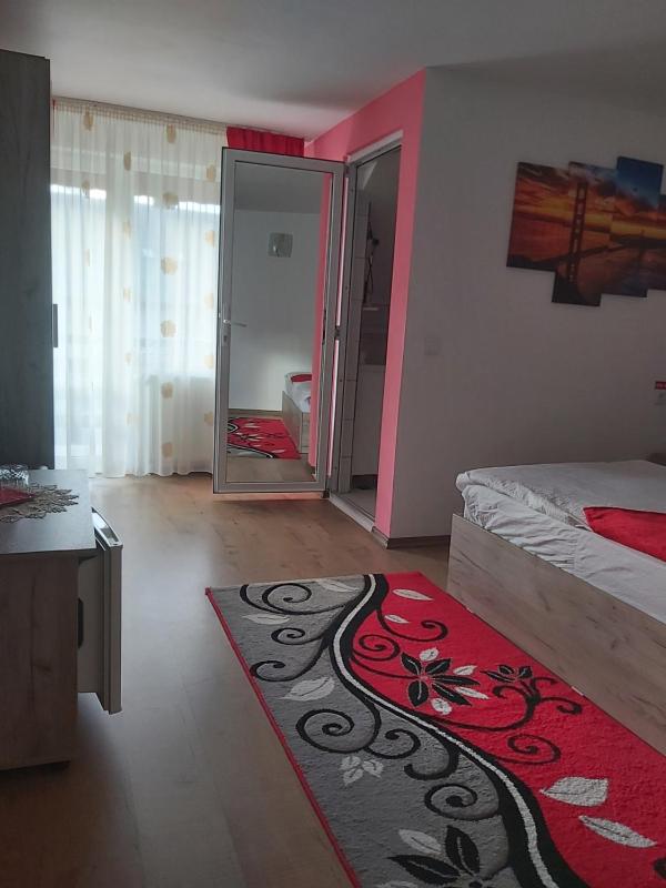 Queen Room with Balcony image 4