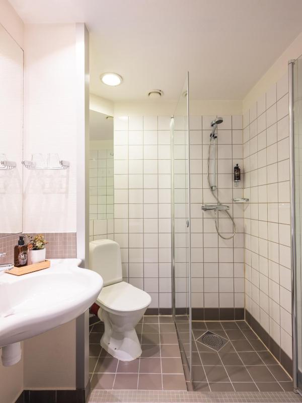 Standard Double or Twin Room without view image 3