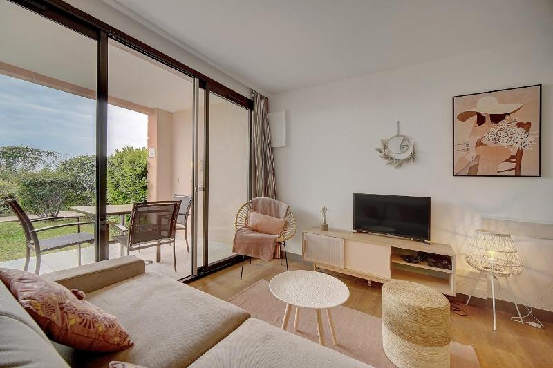Upstays - 2 Rooms renovated - Pool - Terrace - image 11